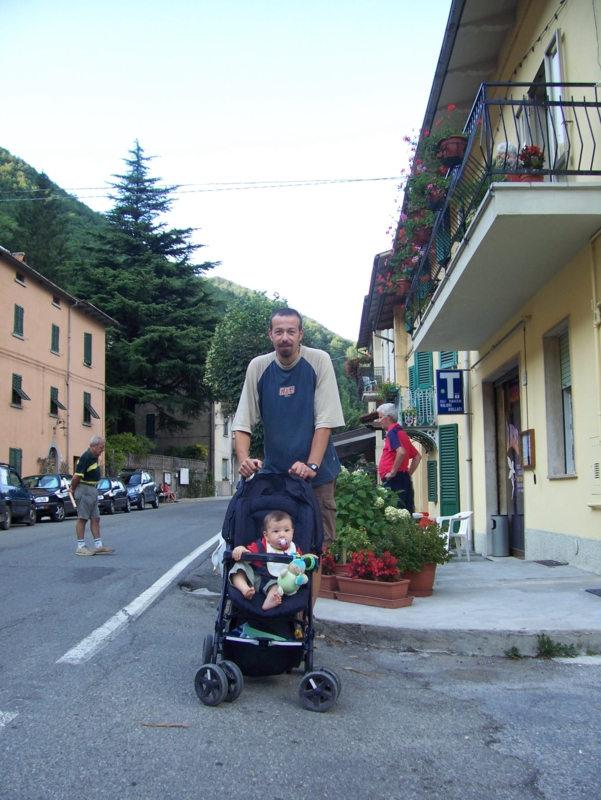  Image name: Persone055.jpg 
 width: 601 pixel 
 height: 800 pixel 
 Size: 378479 bytes 
 Click to enlarge 